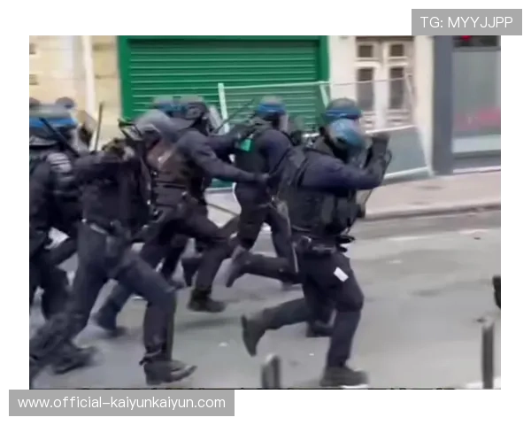 法国警方部署足球赛事安保，预防球迷冲突事件