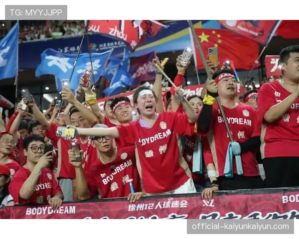 特写：手术后首次回归赛场，格策收到主场球迷长达一分钟掌声