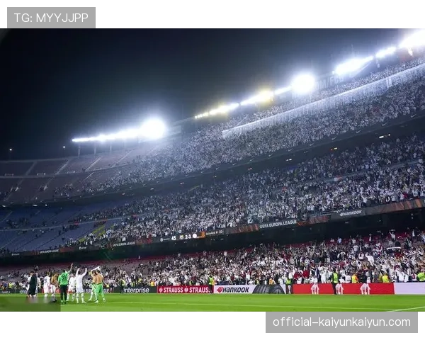 国家德比突发状况:诺坎普因球迷投掷杂物比赛中断十分钟 国家德比突发状况:诺坎普因球迷投掷杂物比赛中断十分钟